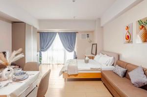 Classy Venice in St Mark Venice Mall near BGC, Pet Friendly, Swimming Pool, Balcony