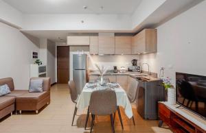 Classy Venice in St Mark Venice Mall near BGC, Pet Friendly, Swimming Pool, Balcony