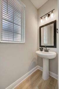 10 Mins to Disney Pool Access Sleeps 8