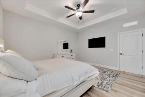 10 Mins to Disney Pool Access Sleeps 8