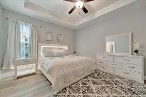 10 Mins to Disney Pool Access Sleeps 8
