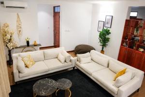 Makaya Homes Elegant 2BR Coastal Apartment