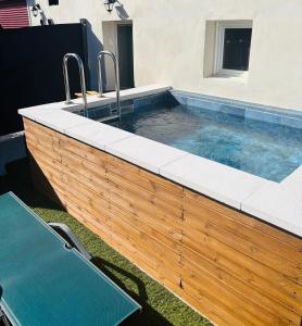 Chambre Sud Doré avec Piscine en saison et SPA en supplément
