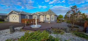 Seaside Family Home with Hot Tub near Reykjavík