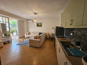 B.B GuestHouse