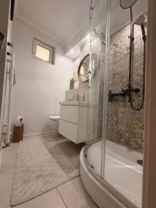 Harmony Haven - Spacious 4BR House with Free Parking