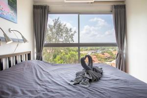 Beachside 1BR Condo with Rooftop Pool - Mae Phim