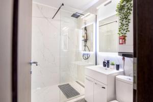 Deda Studio w. Smart TV · AC · washing machine