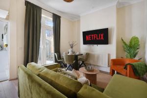 Elegant 4BR Luxury Residence on Houghton Street