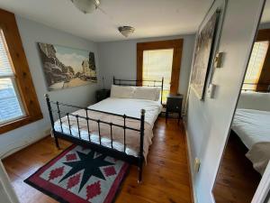 2BR Pet-Friendly Walk to Cafes Trails & Wineries
