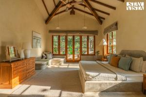 StayVista at Villa Rumjhum - Pool, BBQ & Bonfire