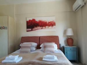 Bright 2BR Apt Kitchenette Pool 3