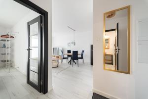 Grabskiego Superior Apartment by BookingHost