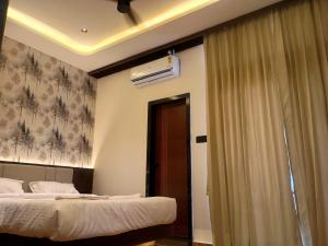 Hotel J VIN PALACE