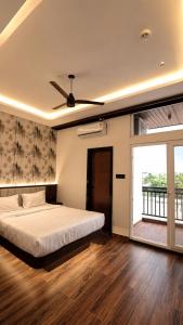 Hotel J VIN PALACE