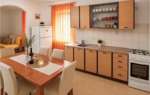 Stunning Home In Savar With Wifi