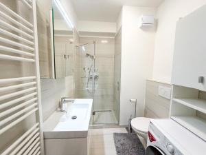 Simcity 12 I Square, garage parking, balcony, self check in just 5 min walk to the Old Town