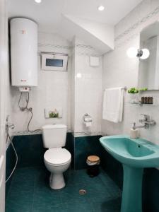 Spacious & Quiet 3BR Apartment, City Center & Sea Garden