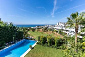 Villa in Cabopino with Infinity Pool and Seaviews