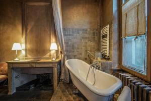 Hotels La Tour Cocooning & Gastronomie : photos des chambres