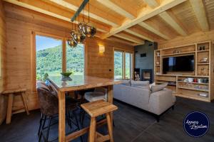 Cozy Chalet with Terrace Peaceful Nature Views