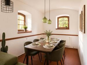 Exklusive Erdgeschosswohnung im romantischen Vierseitenhof mit 3 Schlafzimmern und 2 Bädern