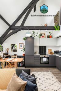 Unique Converted Church Flat-Sleeps 4-Parking-By FabAccommodation