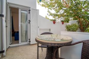 One-Bedroom Apartment (2 Adults) room in Manto Studios