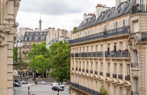 Charming 1BR with Balcony - Near Arc de Triomphe