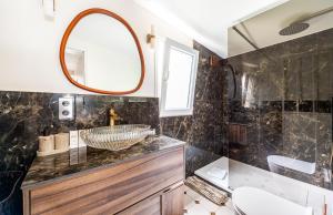 Charming 1BR with Balcony - Near Arc de Triomphe