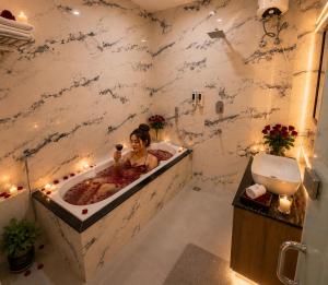 Hotel Manglam Inn Near CCS International Airport