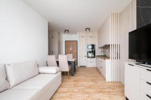 Heweliusza 8 Harmony Apartment by BookingHost