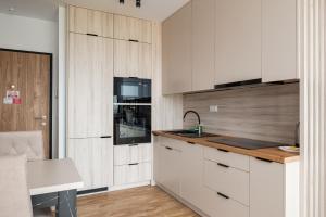 Heweliusza 8 Harmony Apartment by BookingHost