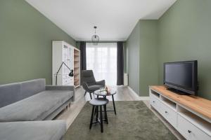 Cozy Apartment with a Balcony Near Parks and the Partynice Racetrack by Noclegi Renters