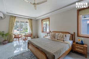 StayVista at Casa Viena with Pool & Lawn