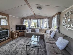 D Area, 2 Bed, 6 Berth Caravan With Decking And Unlimited Wi-Fi Opal Rated 36046D
