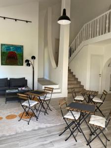 B Surf & Gallery Rooms img16