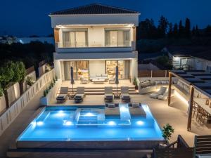 Cantouni Villa, Luxury 5BR Retreat with Heated Pool & Jacuzzi Near Town by Villa Mana Gers