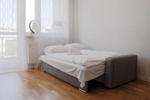 Długa Homely Apartment by BookingHost