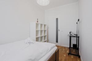 Długa Homely Apartment by BookingHost
