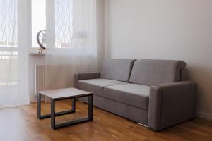 Długa Homely Apartment by BookingHost