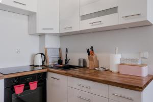 Długa Homely Apartment by BookingHost