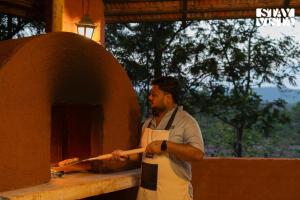 StayVista at Laburnum House with BBQ & Bonfire