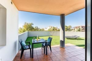 AlmeriaSuite Palm Beach Pool & Golf Apartments