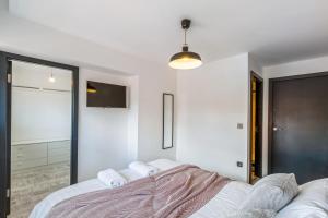 Luxury 2BR Apt - The Calls - Cobbled Streets