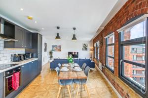 Luxury 2BR Apt - The Calls - Cobbled Streets