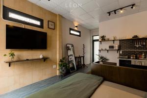 Leon Home
