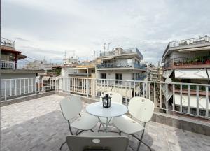 Happy Nest in Thessaloniki with Patio