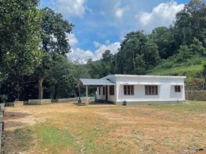Private 2BR Plantation Villa on Urumbikkara Hills