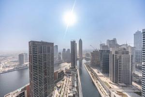 StayShort - Sleek Business Bay 1BR - Modern Stay for 4
